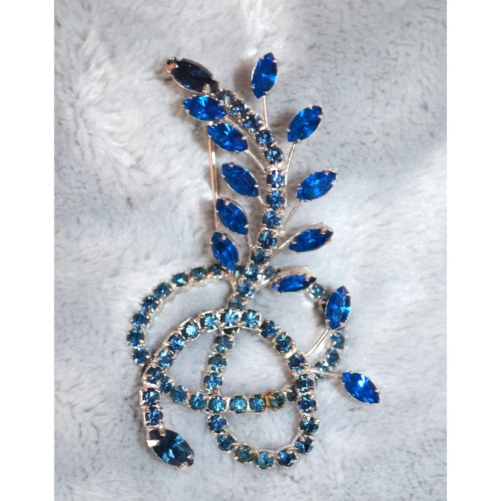 Vintage Silver Tone Floral Brooch / Pin with Blue Rhinestones 3